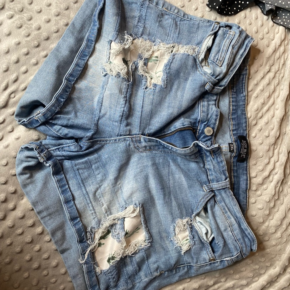 Judy blue with cactus print patch jean shorts size 2xl
